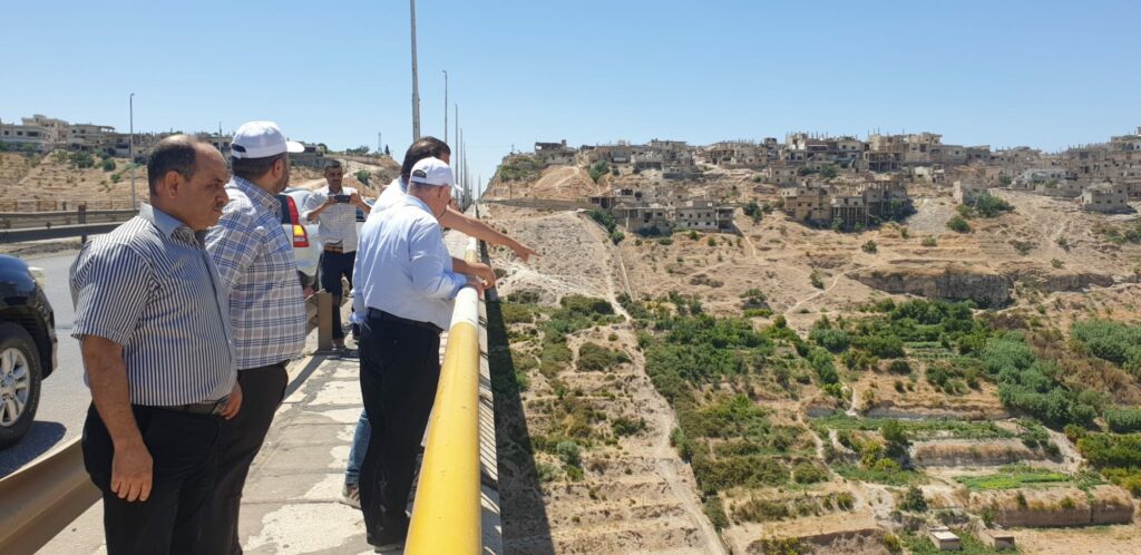 2وزير الموارد المائية يتفقد المراحل المنفذة من المشروعات المائية في حماه